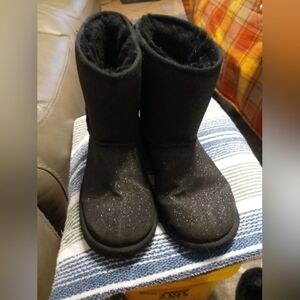 UGG CLASSIC II SHORT BLACK GLITTER GIRLS 4 FAUX FUR LINED PULL ON WINTER BOOTS